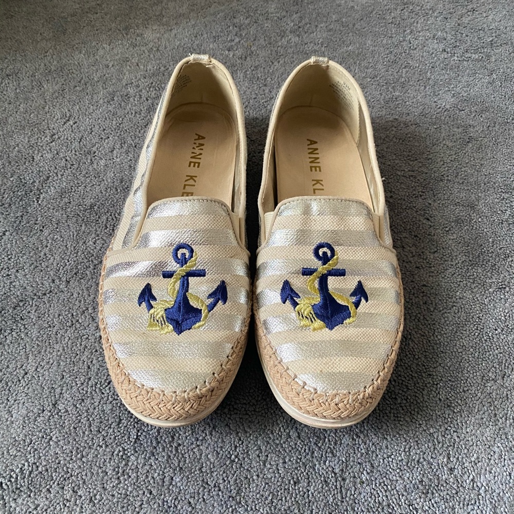 Womens Sz. 9.5 Anne Klein Canvas Shoe